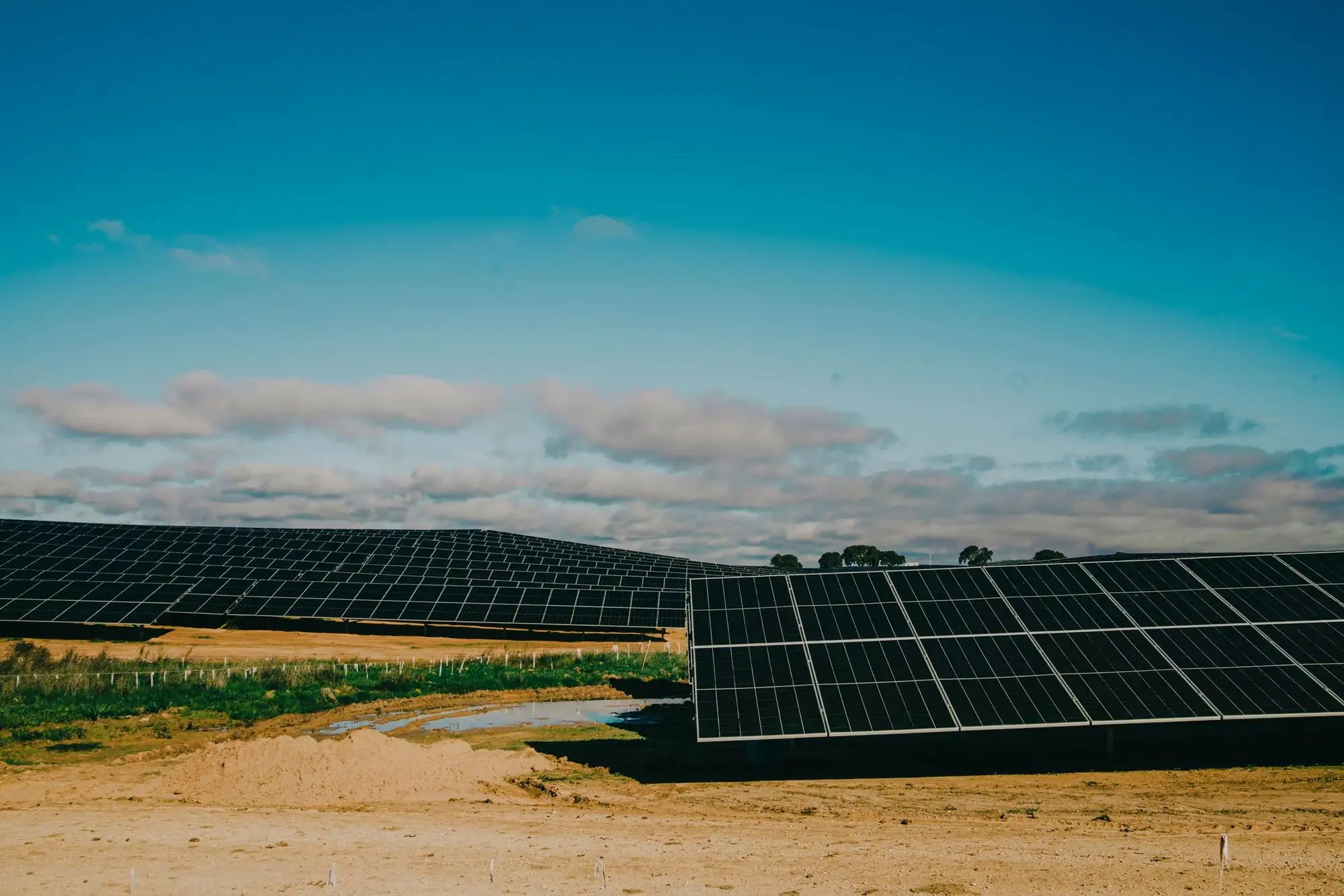 Solar array on rolling farmland